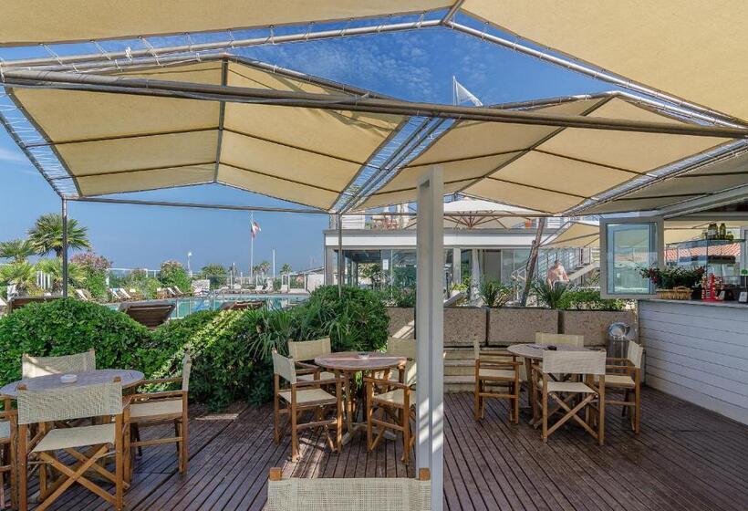 غرفة قياسية مزودة بجاكوزى, Verdemare