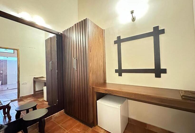 디럭스 룸, Kadkani River Resort