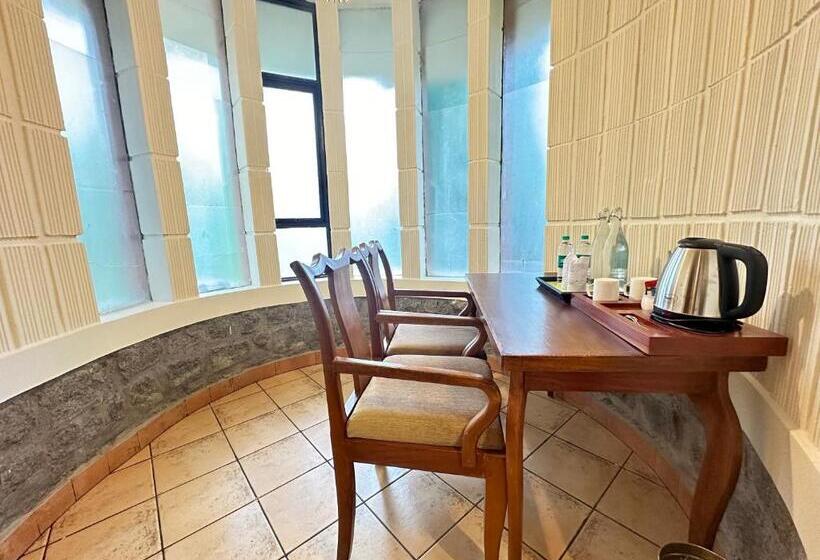 이그제큐티브 룸 킹사이즈 침대, Kadkani River Resort