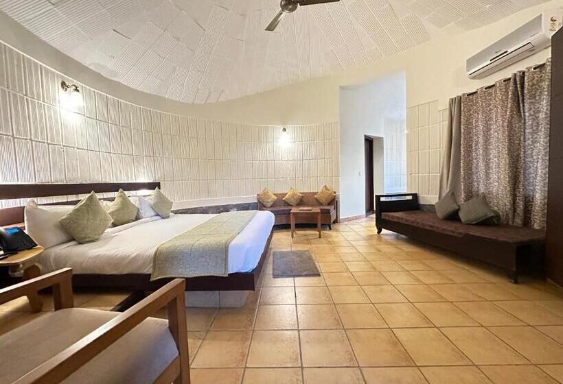 이그제큐티브 룸 킹사이즈 침대, Kadkani River Resort