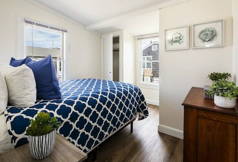 Хижина, Truro Beach Cottages