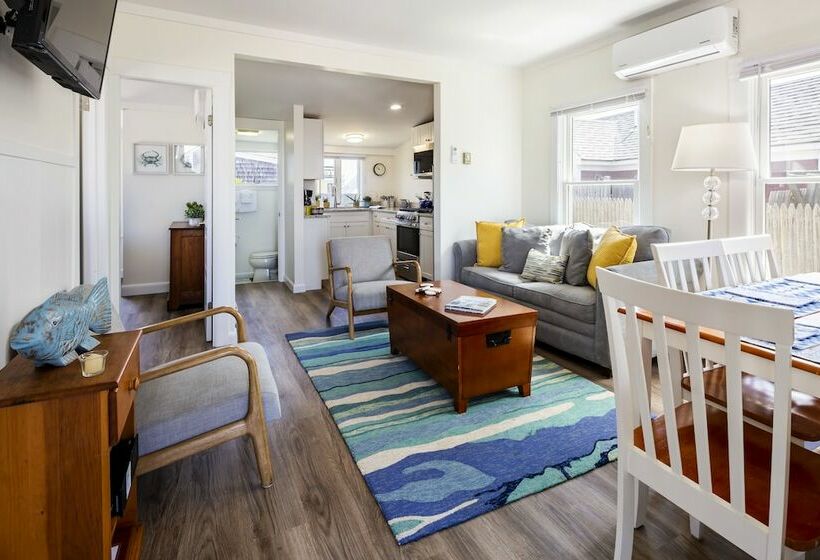 Хижина, Truro Beach Cottages