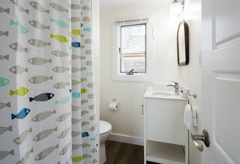 Хижина, Truro Beach Cottages