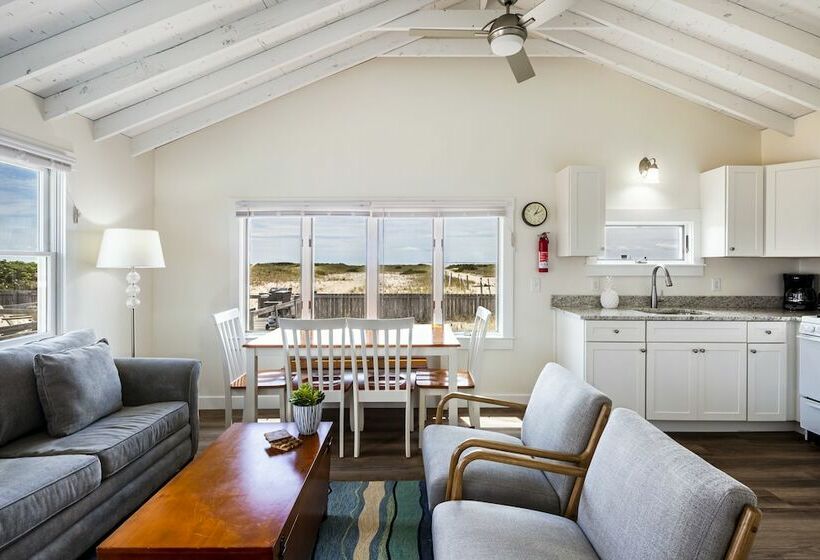 Хижина, Truro Beach Cottages