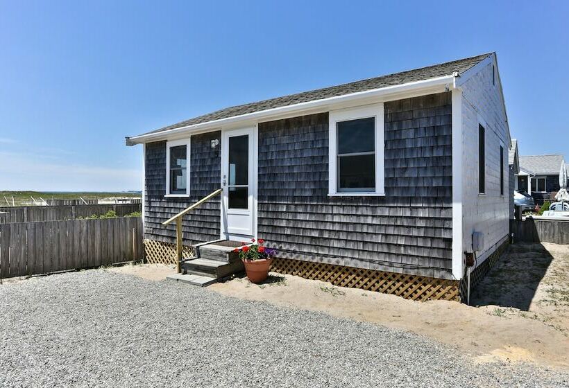 Хижина, Truro Beach Cottages