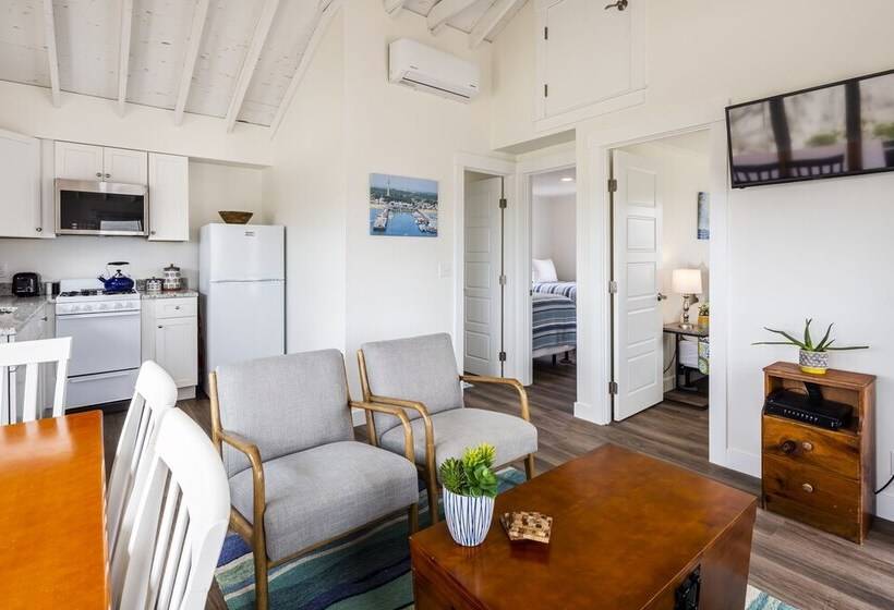 Хижина, Truro Beach Cottages