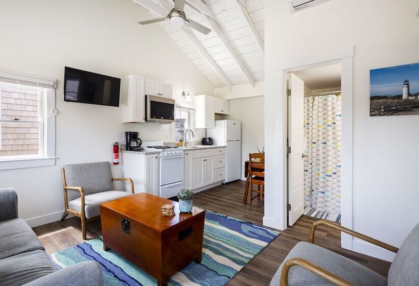 Хижина, Truro Beach Cottages