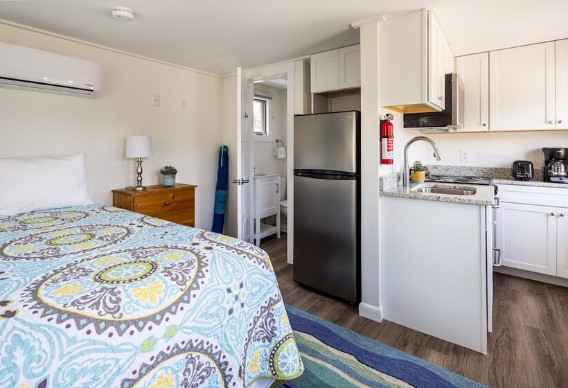 Хижина, Truro Beach Cottages