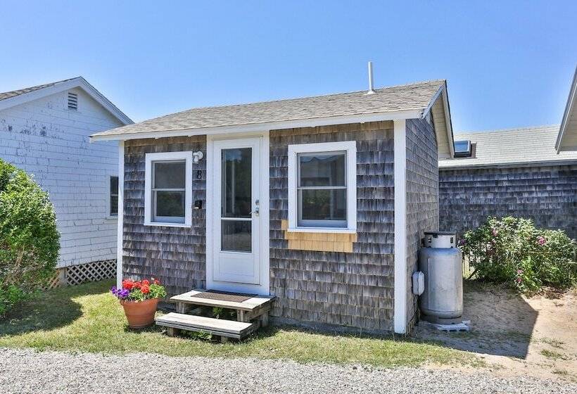 Хижина, Truro Beach Cottages