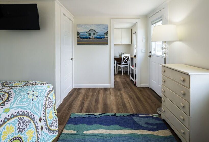 Хижина, Truro Beach Cottages