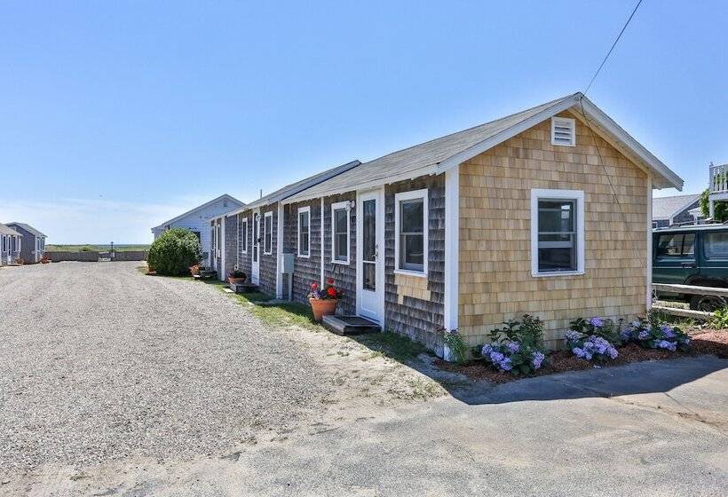 Хижина, Truro Beach Cottages