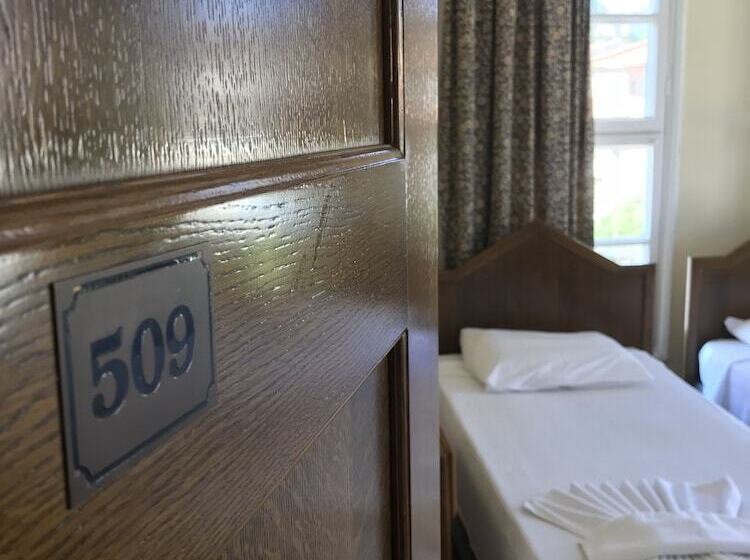 スタンダードトリプルルーム, Antik Ridvan