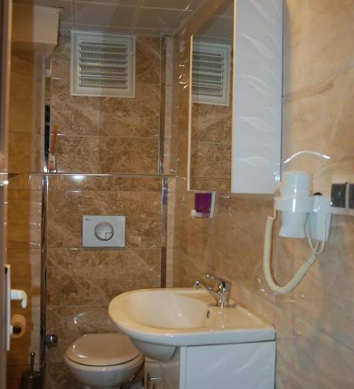 חדר דלוקס לשלושה, Göznur Otel