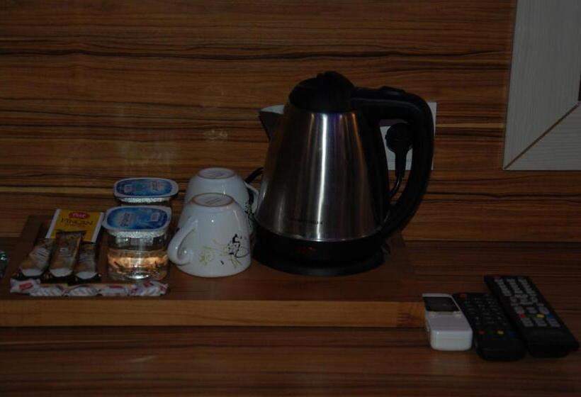 חדר דלוקס לשלושה, Göznur Otel