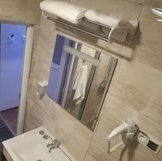 חדר דלוקס לשלושה, Göznur Otel