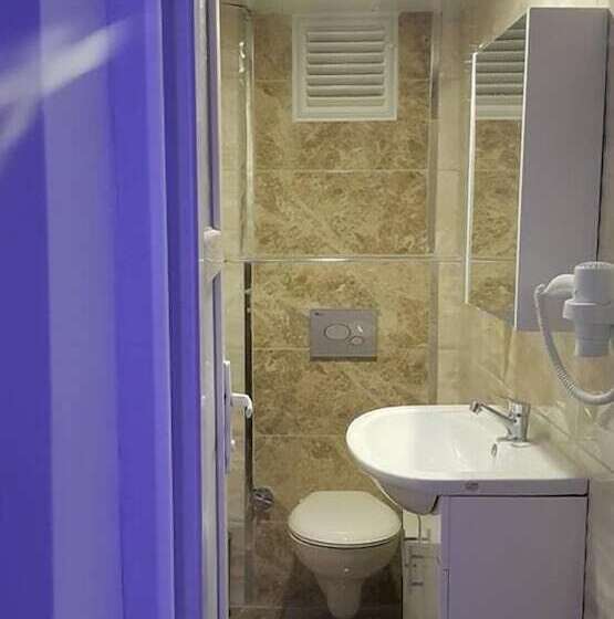 חדר דלוקס לשלושה, Göznur Otel