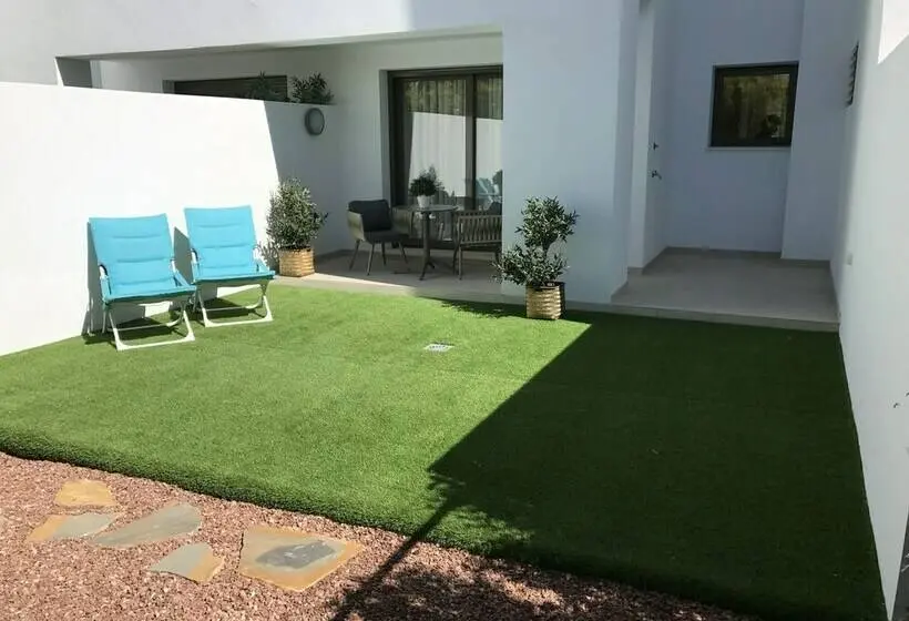 オーシャンビューの2ベッドルームデラックスアパート, Las Terrasses De Cortesin D38