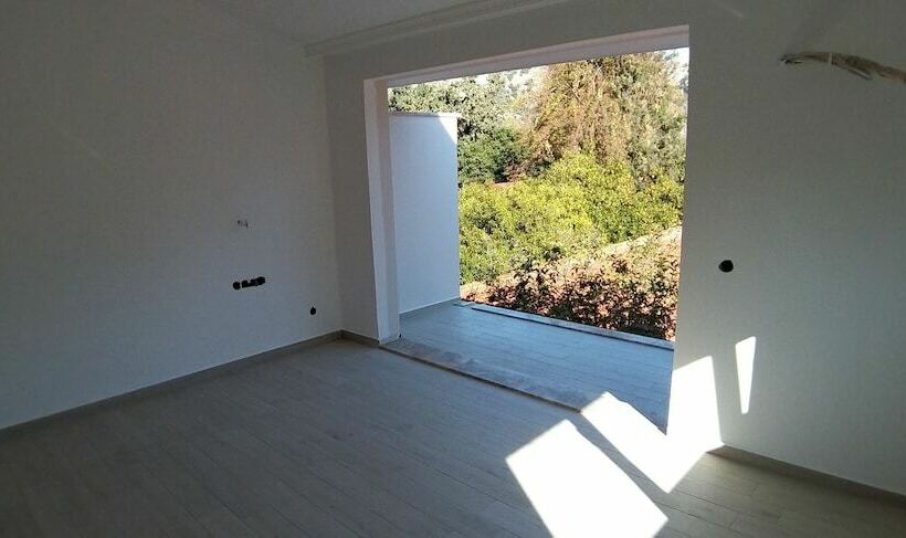 Семейный Номер, Lindos Pension