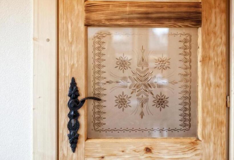 اتاق استاندارد سه نفره, Willa Giewontka