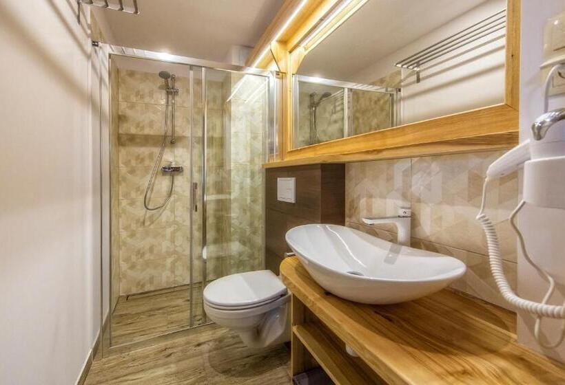 اتاق استاندارد چهار تخته, Willa Giewontka