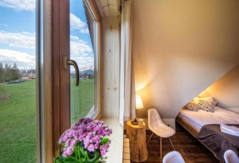 Economy Quadruple Room, Willa Giewontka