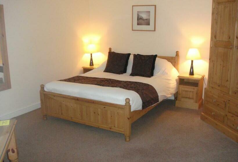 غرفة عائلية, The Fox Inn