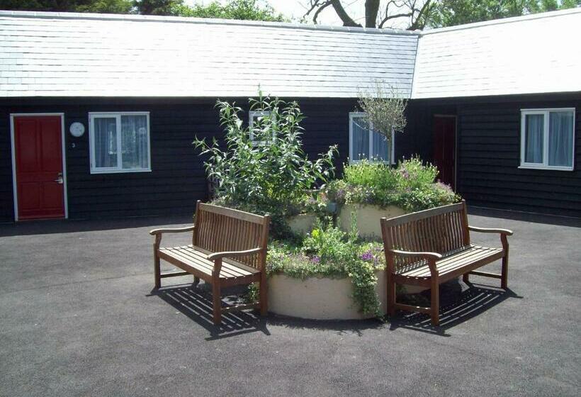 غرفة عائلية, The Fox Inn