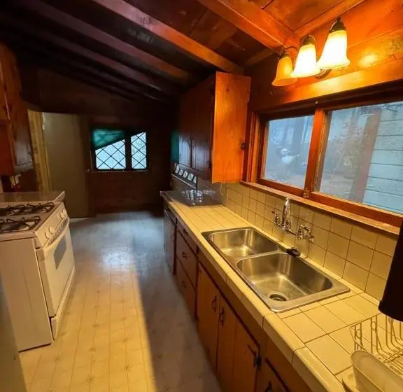 ファミリールーム, Crest Lodge Historic Mountain Inn