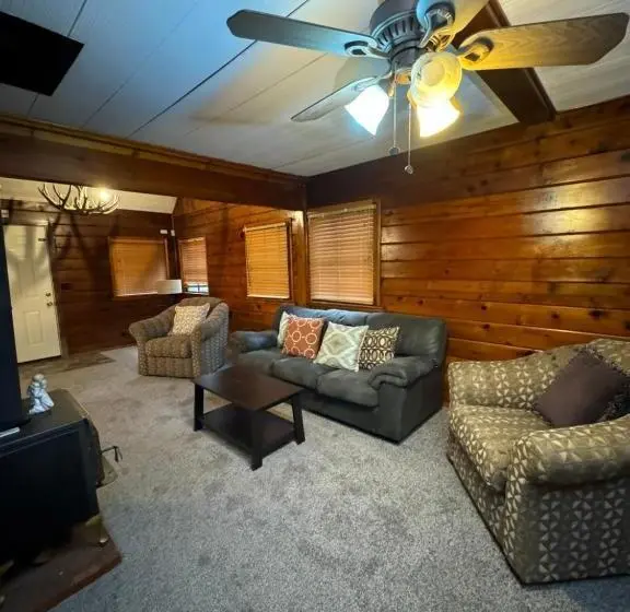 ファミリールーム, Crest Lodge Historic Mountain Inn