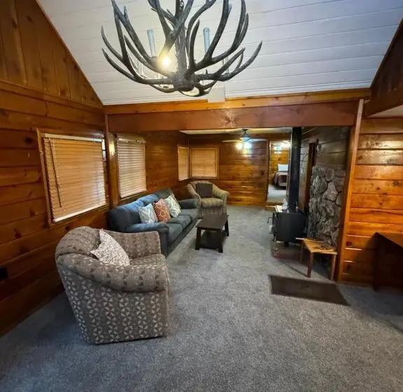 ファミリールーム, Crest Lodge Historic Mountain Inn