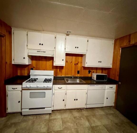 디럭스 룸, Crest Lodge Historic Mountain Inn