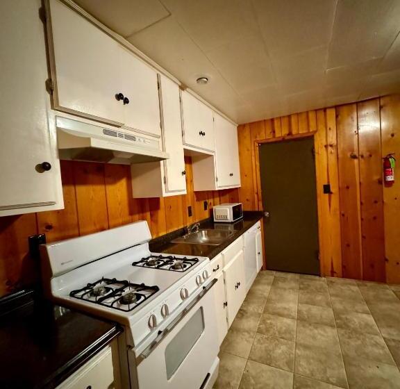 디럭스 룸, Crest Lodge Historic Mountain Inn