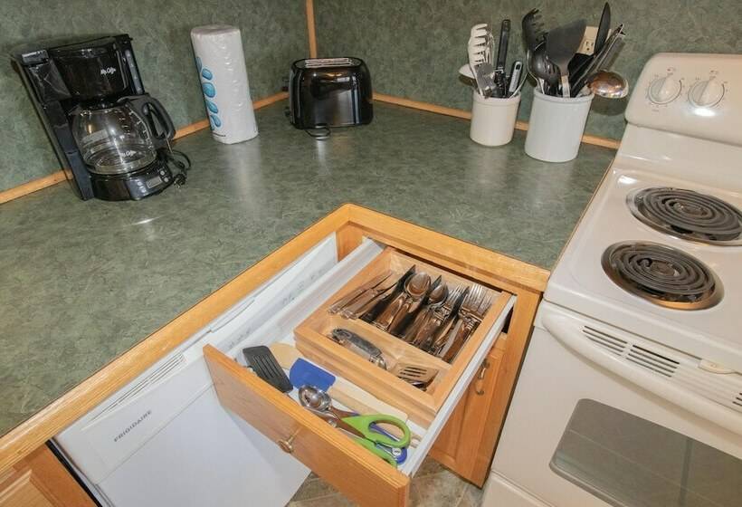 דירת משפחה, Mountaintop Condos