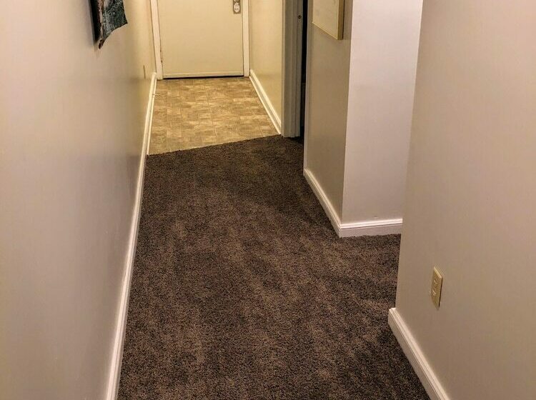 דירת חדר אקונומי, Mountaintop Condos