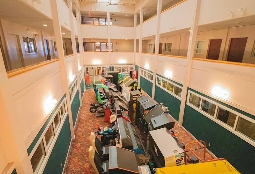 דירת משפחה, Mountaintop Condos