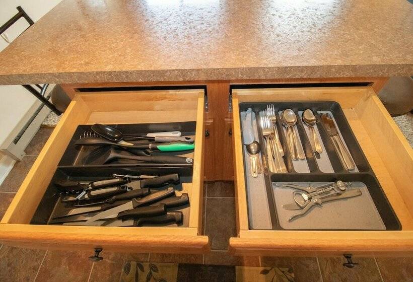 דירת משפחה, Mountaintop Condos