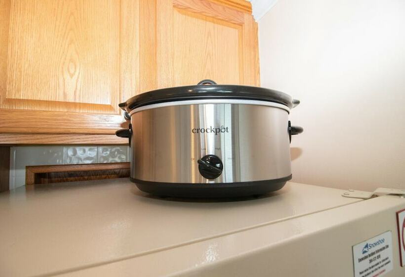 דירת משפחה, Mountaintop Condos