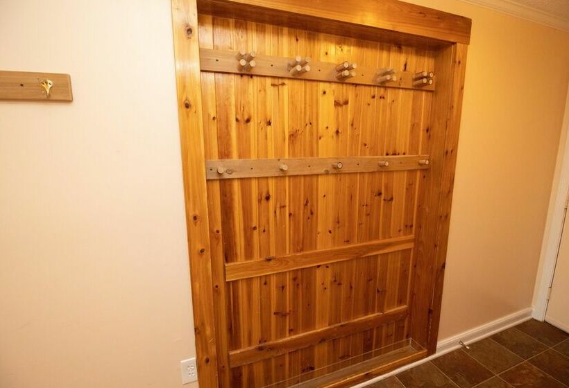 דירת משפחה, Mountaintop Condos