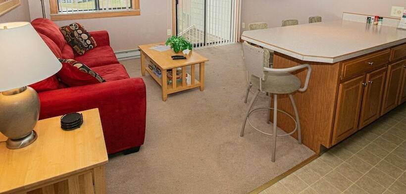 דירת משפחה, Mountaintop Condos