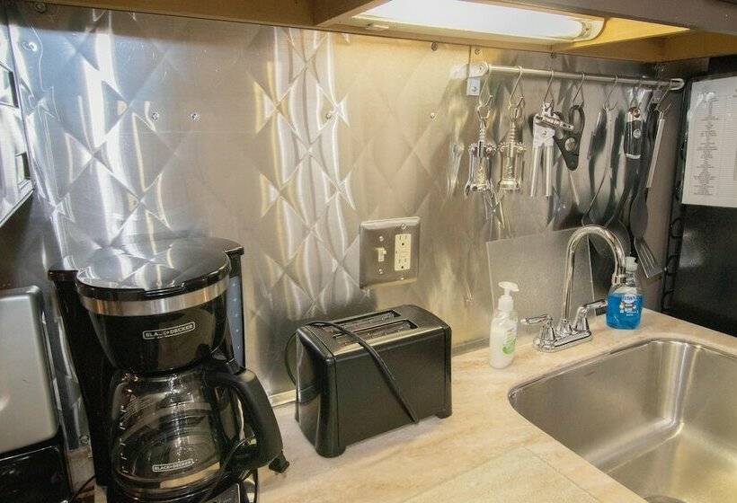 패밀리 아파트, Mountaintop Condos