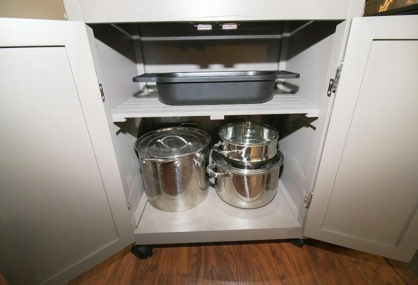 דירת משפחה, Mountaintop Condos