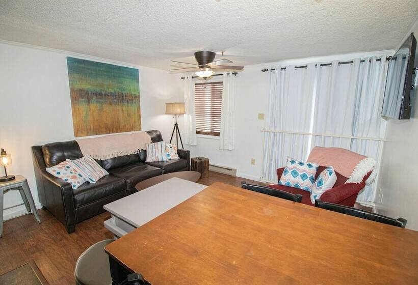 דירת משפחה, Mountaintop Condos