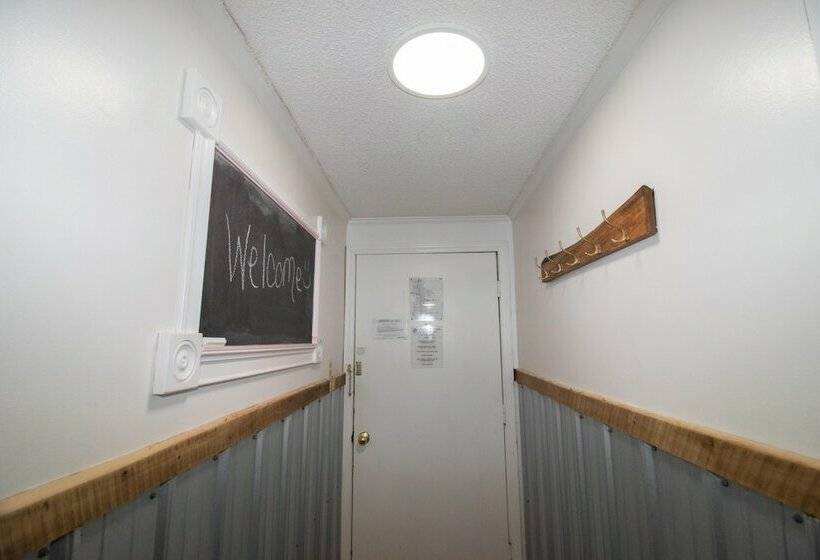 דירת משפחה, Mountaintop Condos