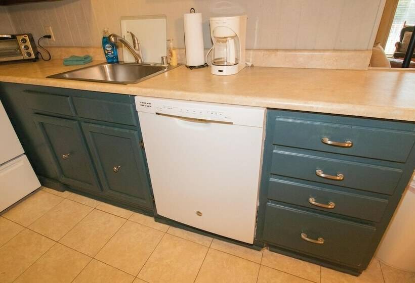 דירת משפחה, Mountaintop Condos