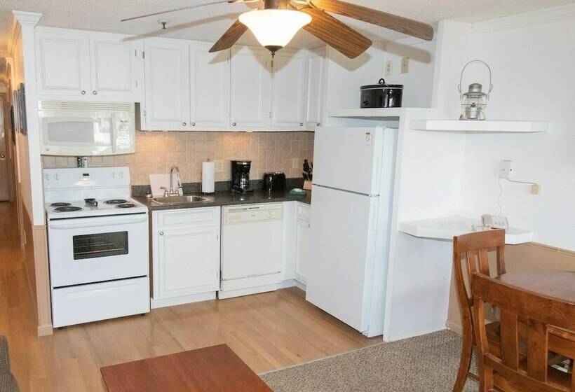 דירת משפחה, Mountaintop Condos