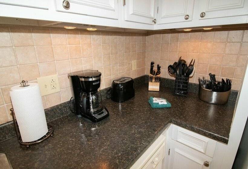 דירת משפחה, Mountaintop Condos