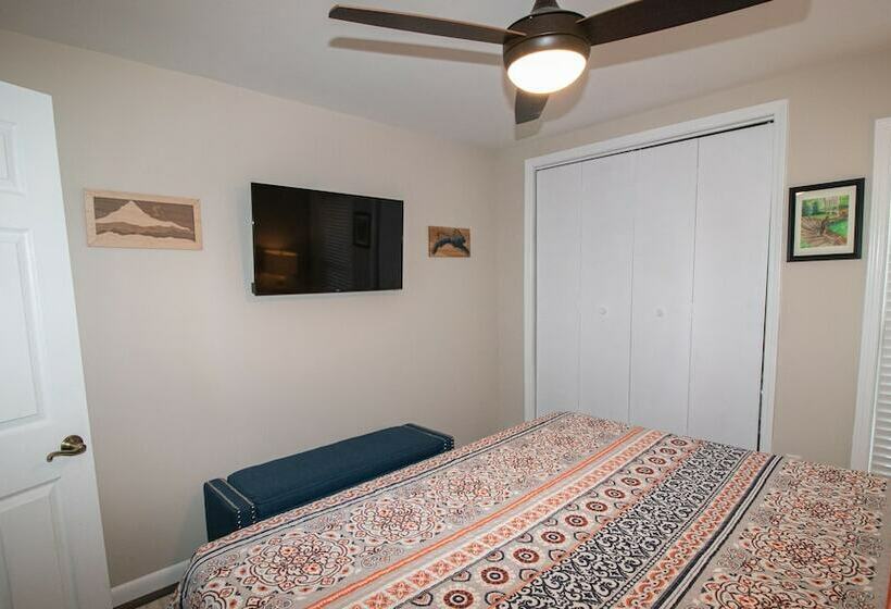 דירת משפחה, Mountaintop Condos