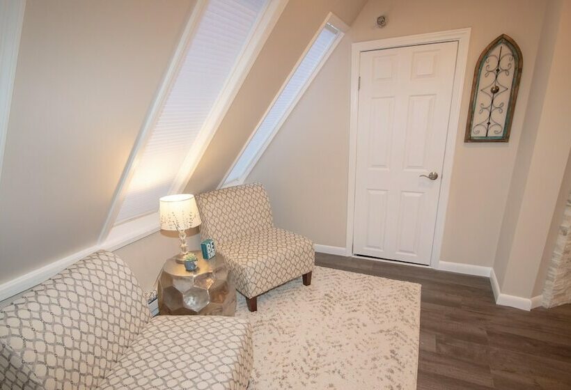 דירת משפחה, Mountaintop Condos