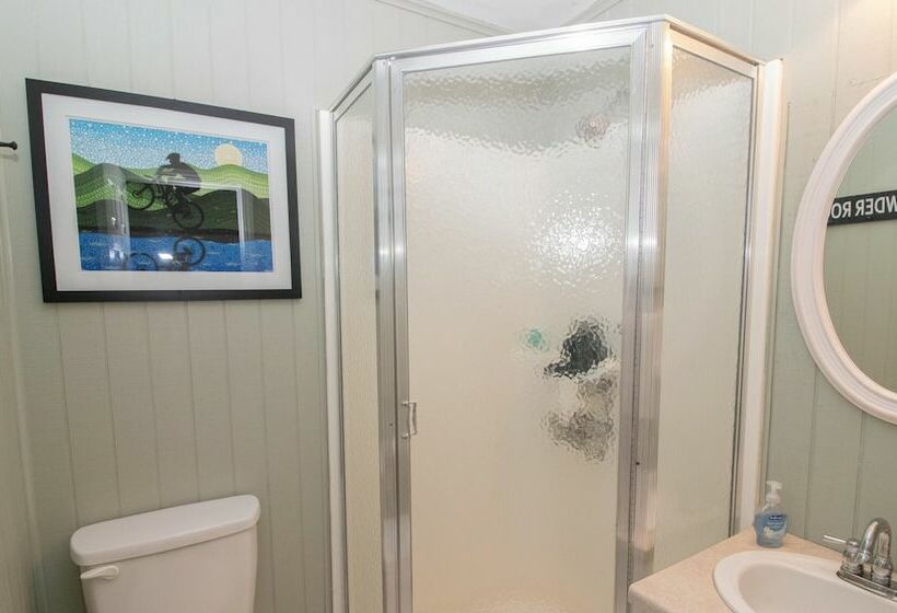 דירת משפחה, Mountaintop Condos