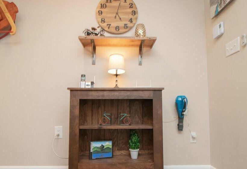 דירת משפחה, Mountaintop Condos